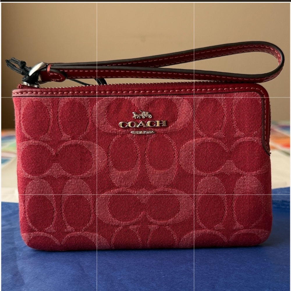 ❤️💘❤️ COACH CORNER ZIP WRISTLET IN SIGNATURE DENIM ❤️💘❤️ NWT ❤️💘❤️ - Picture 3 of 16